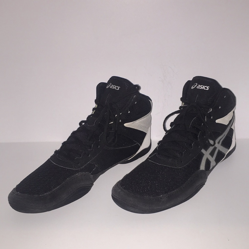 ASICS Men’s athletic High top gym shoe size 12